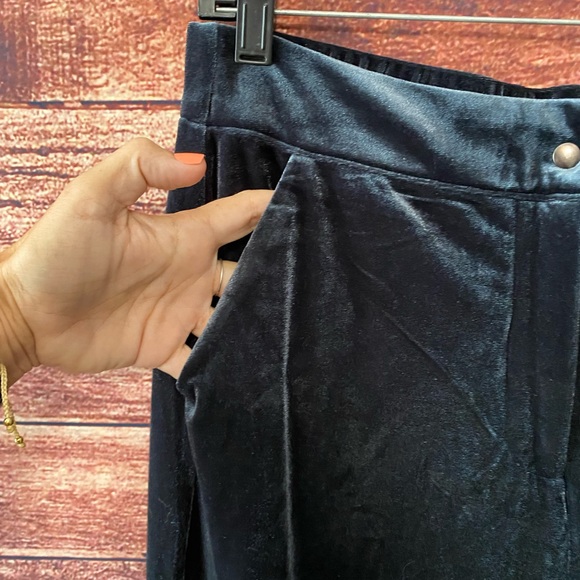 Venus Velvet Blue Cargo Joggers. NWOT. Medium. - Picture 6 of 11
